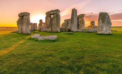 Stunning Stonehenge Sunrise Wallpaper HD 4K Aesthetic Landscape