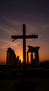 Beautiful Aesthetic Cross and Ancient Ruins Sunset Wallpaper HD 4K
