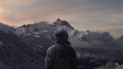 Aesthetic Mountain Wanderer Wallpaper HD 4K - Cool Winter Landscape