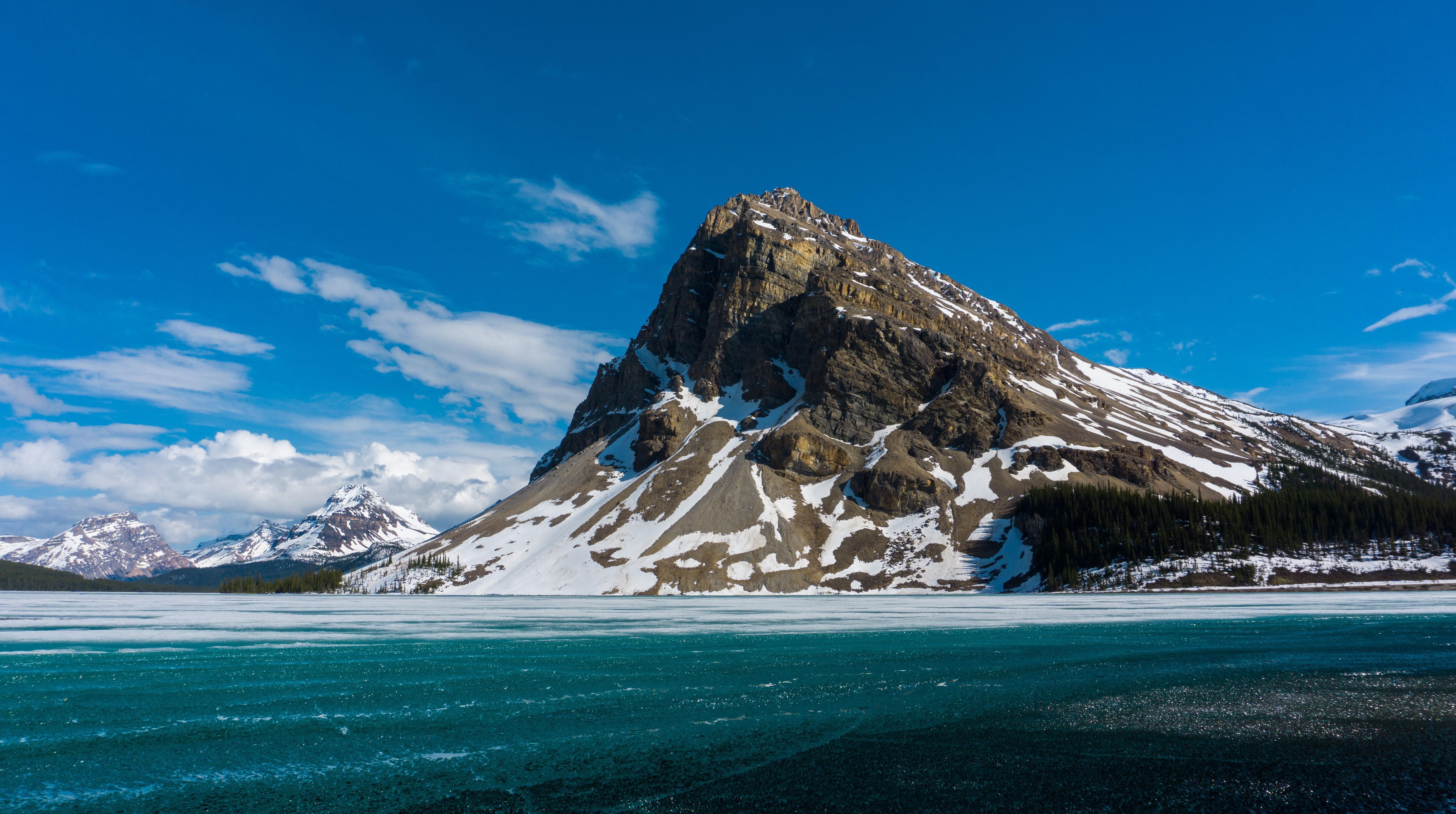 Stunning Canadian Rockies Landscape Wallpaper HD 4K Aesthetic