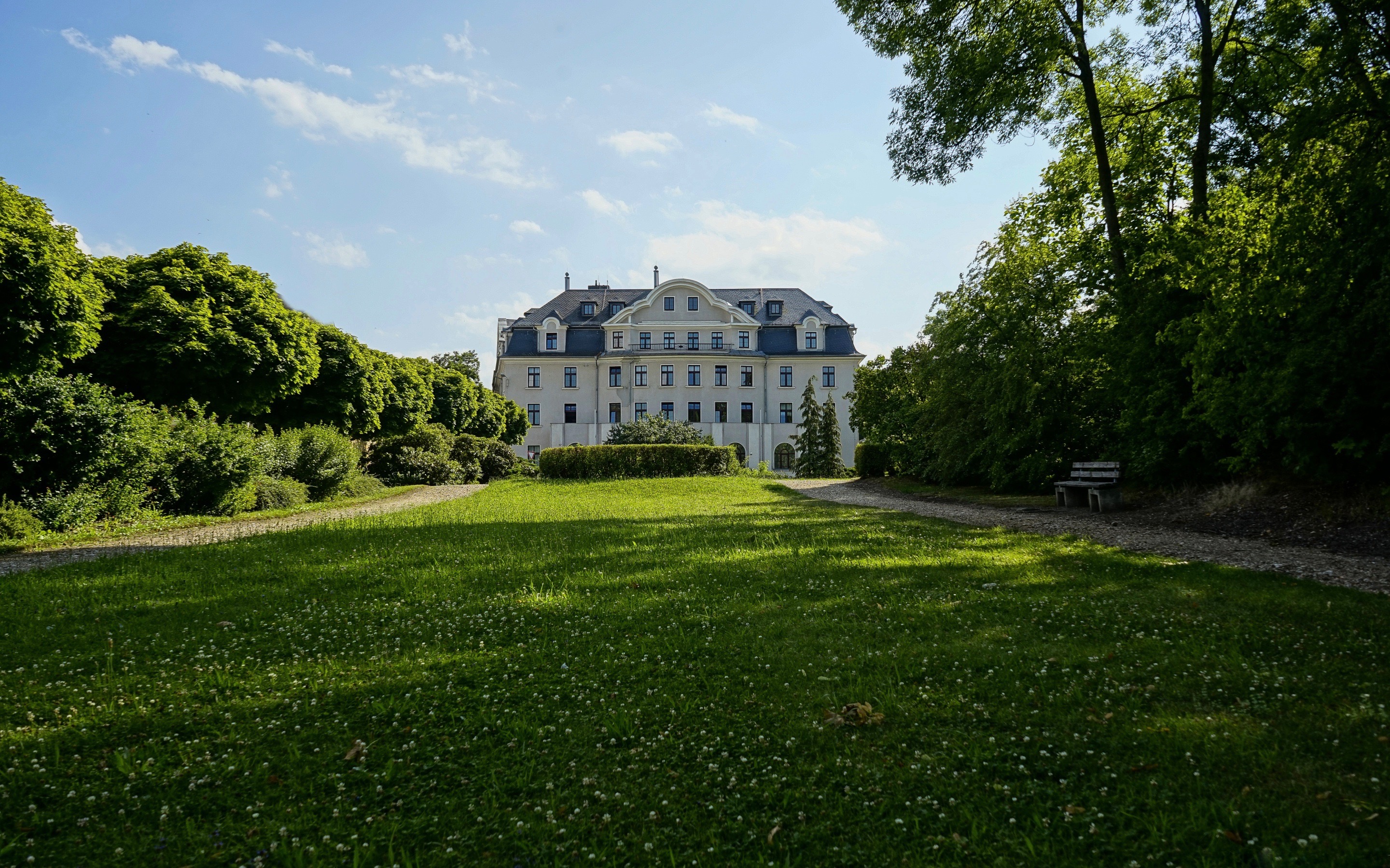 Beautiful Manor House Garden Wallpaper HD 4K Aesthetic Estate View